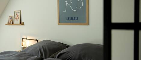 WiFi, bed sheets