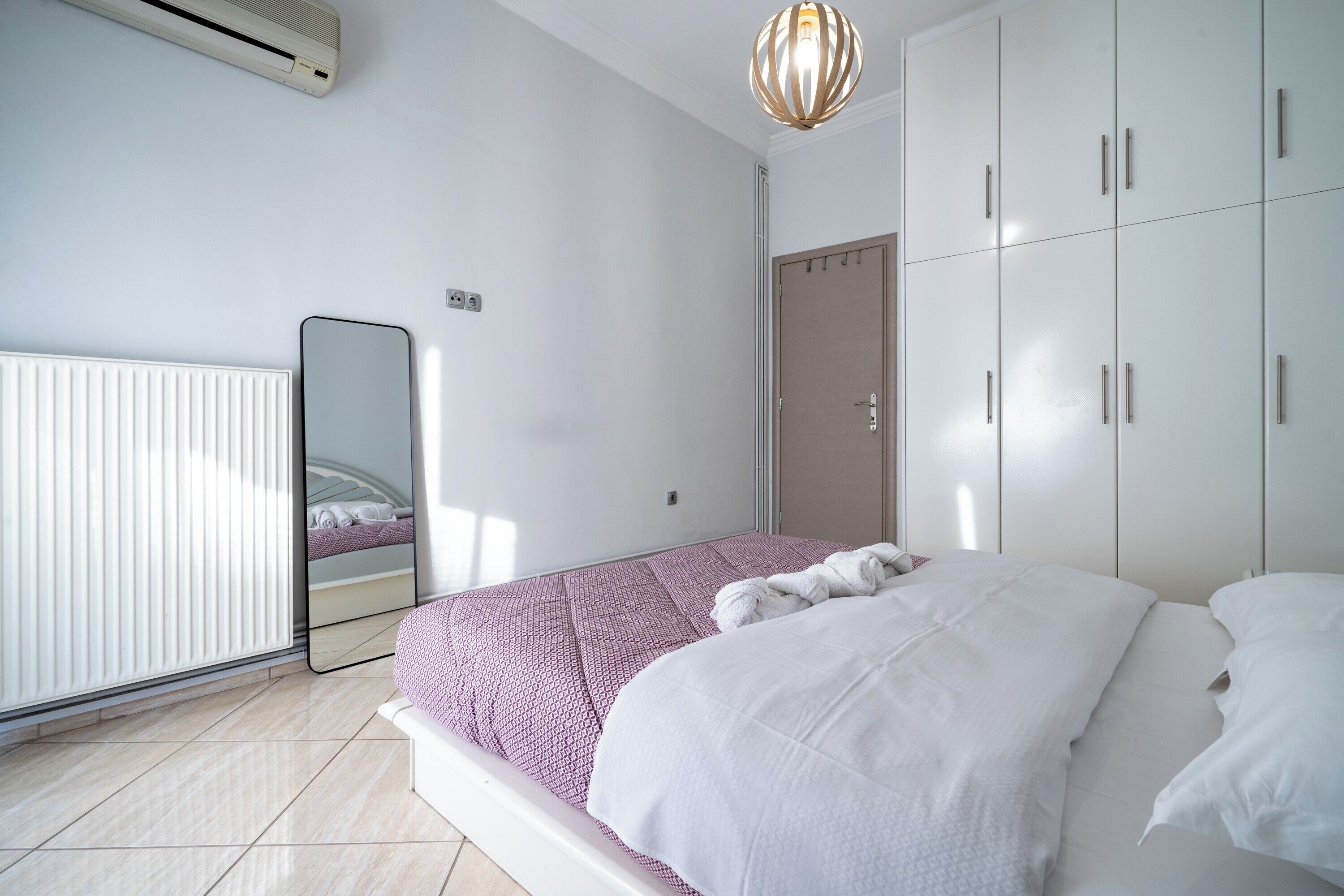 2 habitaciones, tabla de planchar con plancha, internet y ropa de cama 