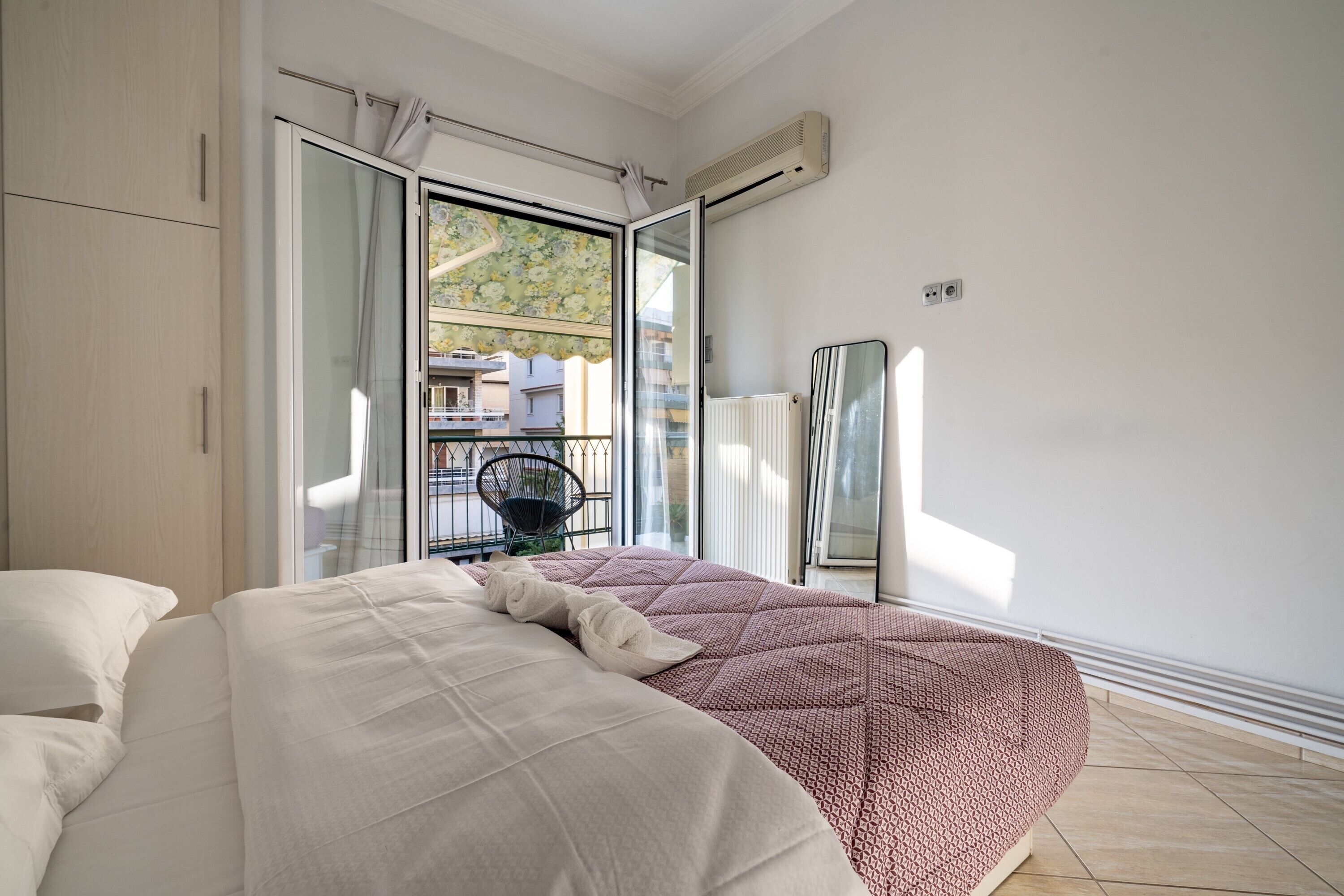 2 bedrooms, iron/ironing board, internet, bed sheets