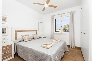 3 quartos, cofres nos quartos, ferros/tábuas de passar roupa