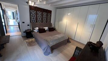 2 camere, ferro/asse da stiro, Wi-Fi gratuito