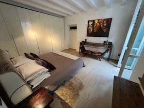 2 slaapkamers, een strijkplank/strijkijzer, gratis wifi