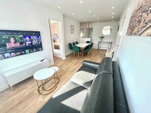 Smart TV - Paris- 15 min – Large 5-room apartment fully renovated – Orly Airport -15 min (Vitry-sur-Seine)