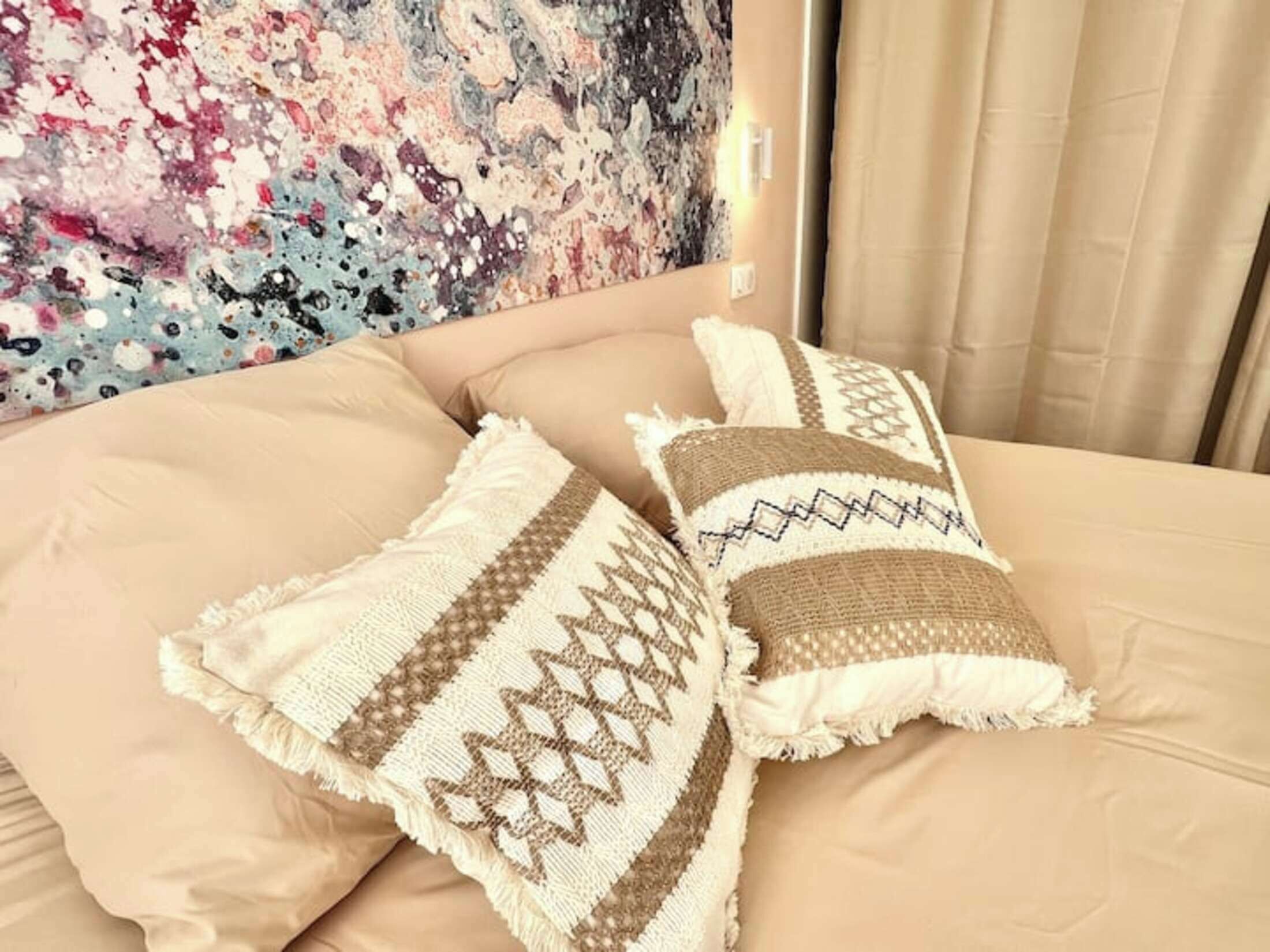 4 slaapkamers, een strijkplank/strijkijzer, reisbedje, gratis wifi