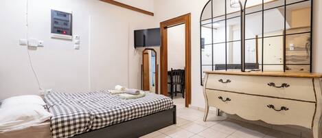 Fer et planche à repasser, accès Internet, draps fournis