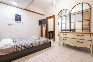 4 bedrooms, iron/ironing board, internet, bed sheets - Kolonaki Cozy (Athina)