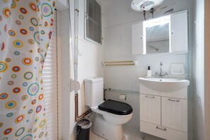 Bidet, Handtücher, Seife, Toilettenpapier