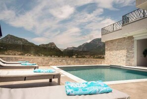 Pool - Cozy 1-bedroom apartment in soothing Sutomore with AC (Sutomore)