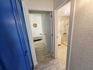 Dusche, Haartrockner, Bidet, Handtücher