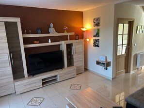 Fernseher, Videospiele, Tischtennisplatte