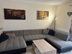 Fernseher, Videospiele, Tischtennisplatte