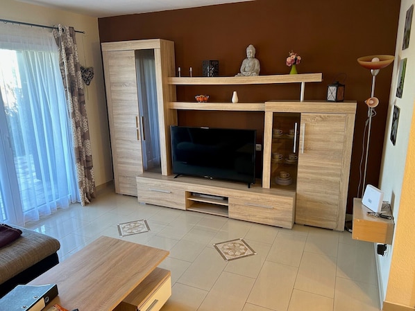 TV, video games, ping pong - Holiday Home 'Lechseeidylle' in Elevated Edge Location with 'Königscard' Benefit (Lechbruck am See)