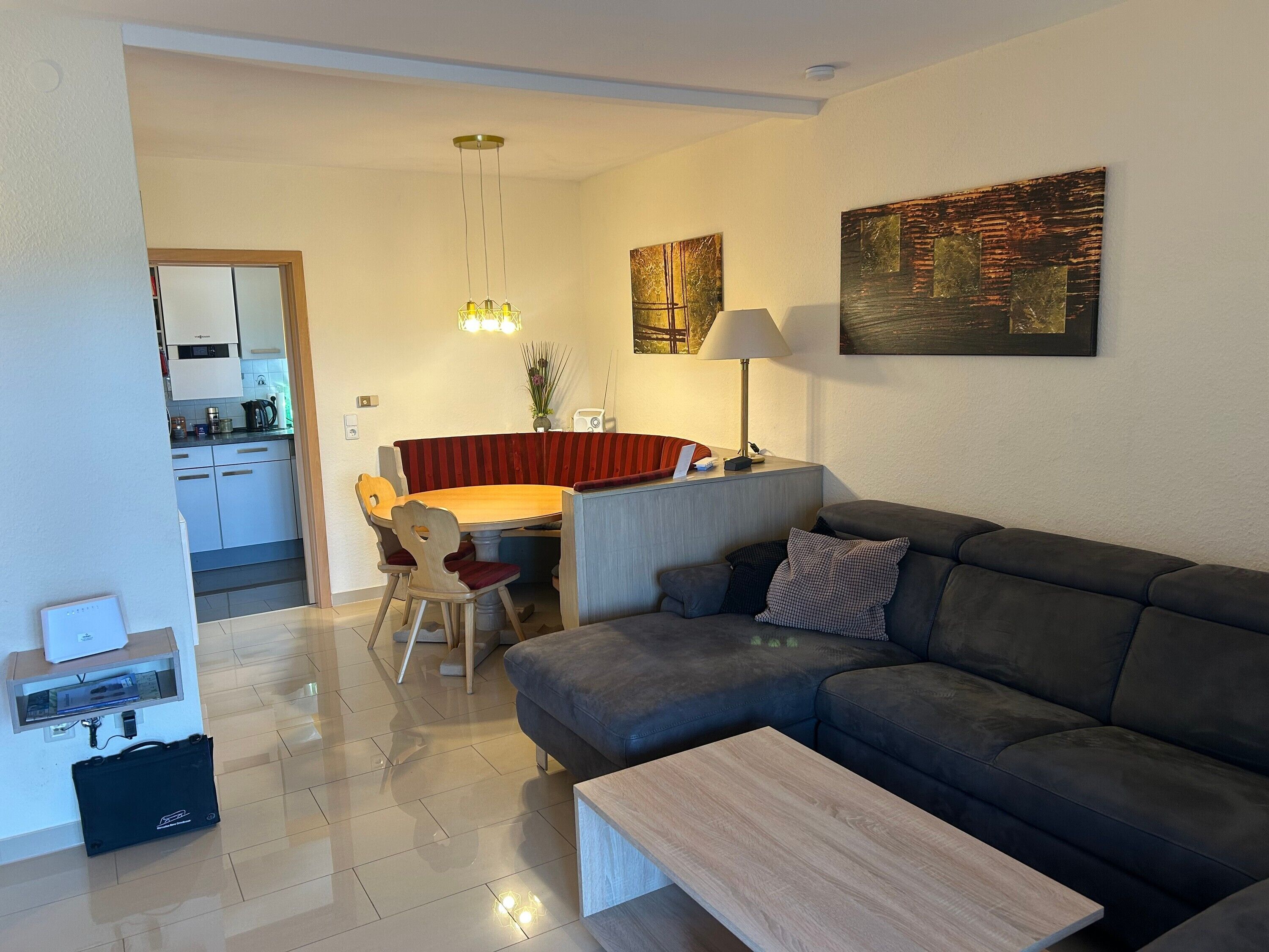 Televisión, videojuegos, mesa de ping pong