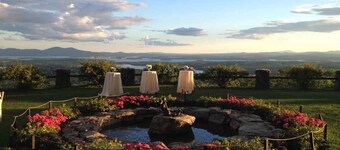 Hidden Gem Near Castle in the Clouds [Pet Friendly-WiFi-Enclosed Private Porch]