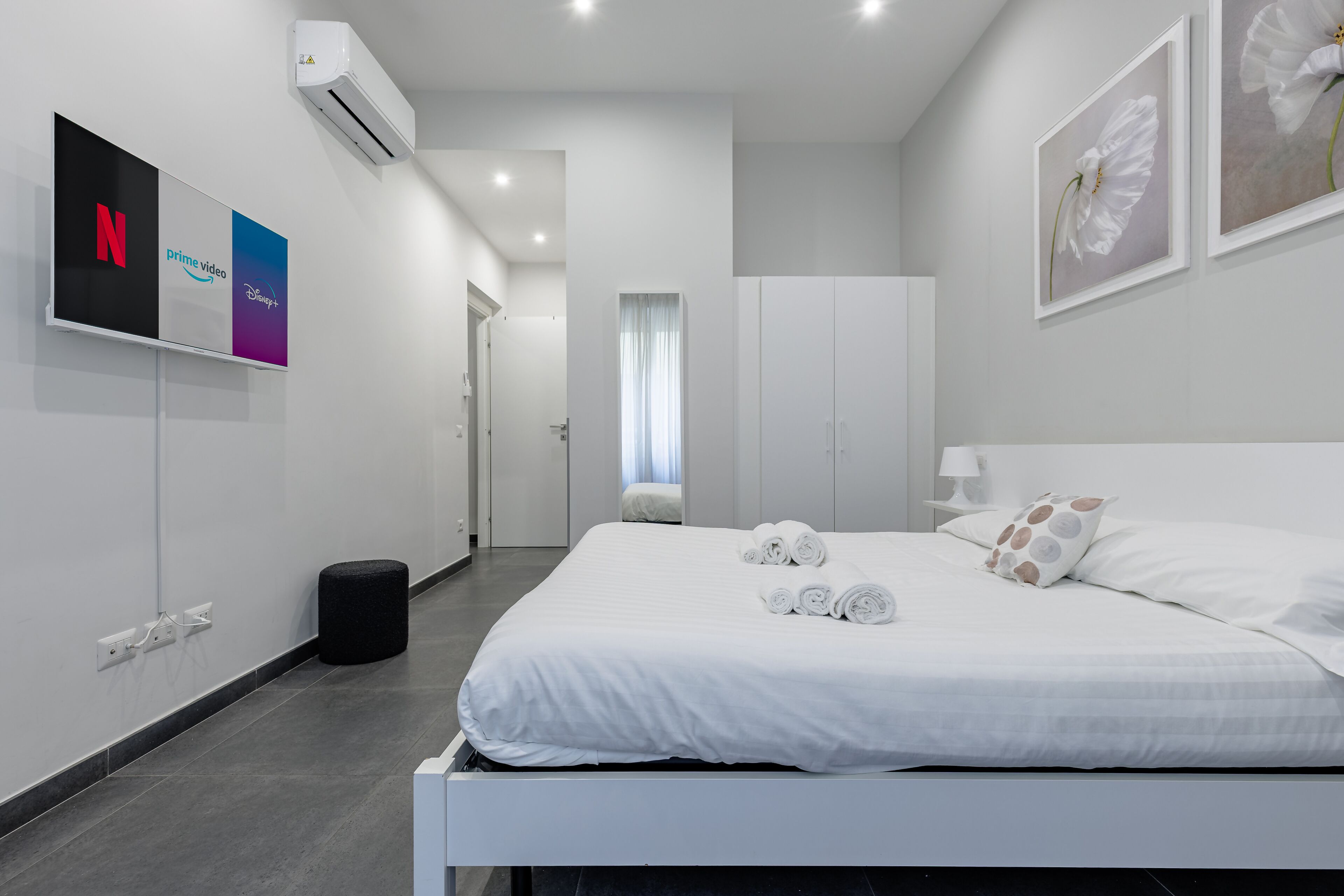 3 多间卧室、办公桌、 熨斗/熨衣板、上网接入