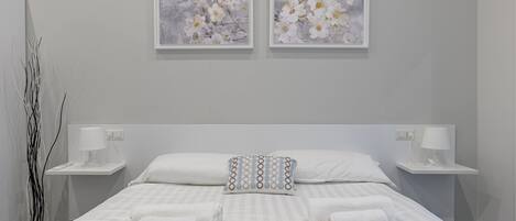 3 bedrooms, desk, iron/ironing board, Internet