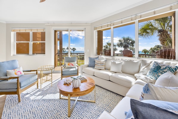 Smart TV - Incredible Gulf Views! Beautiful Remodel - Beach Chair Service (Miramar Beach)