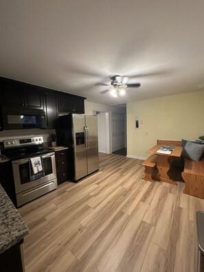 Paper towels - Back Creek Villa Open Deck Solomons Island Maryland (Solomons)