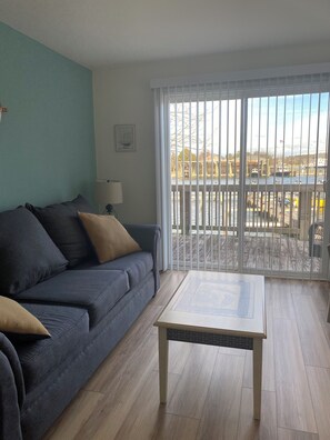 Living area - Back Creek Villa Open Deck Solomons Island Maryland (Solomons)