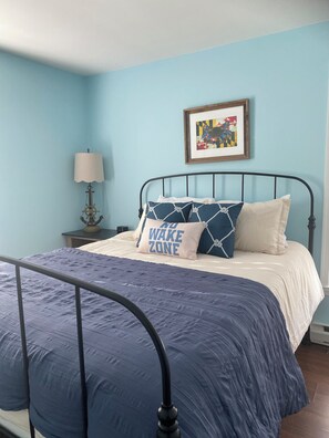 2 bedrooms, iron/ironing board, WiFi, bed sheets - Back Creek Villa Open Deck Solomons Island Maryland (Solomons)