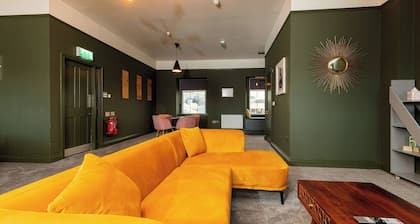 Penthouse City Studio - Perfect Base for Exploring Medieval Kilkenny