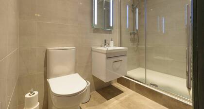 Penthouse City Studio - Perfect Base for Exploring Medieval Kilkenny