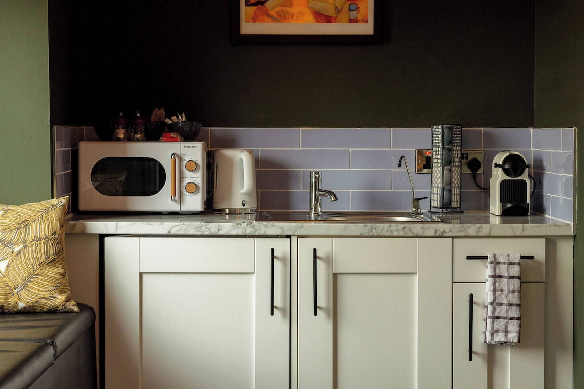 Studio, Multiple Bedrooms, City View | Private kitchen