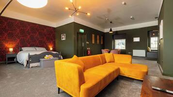 Studio, Multiple Bedrooms, City View | Living area | Books