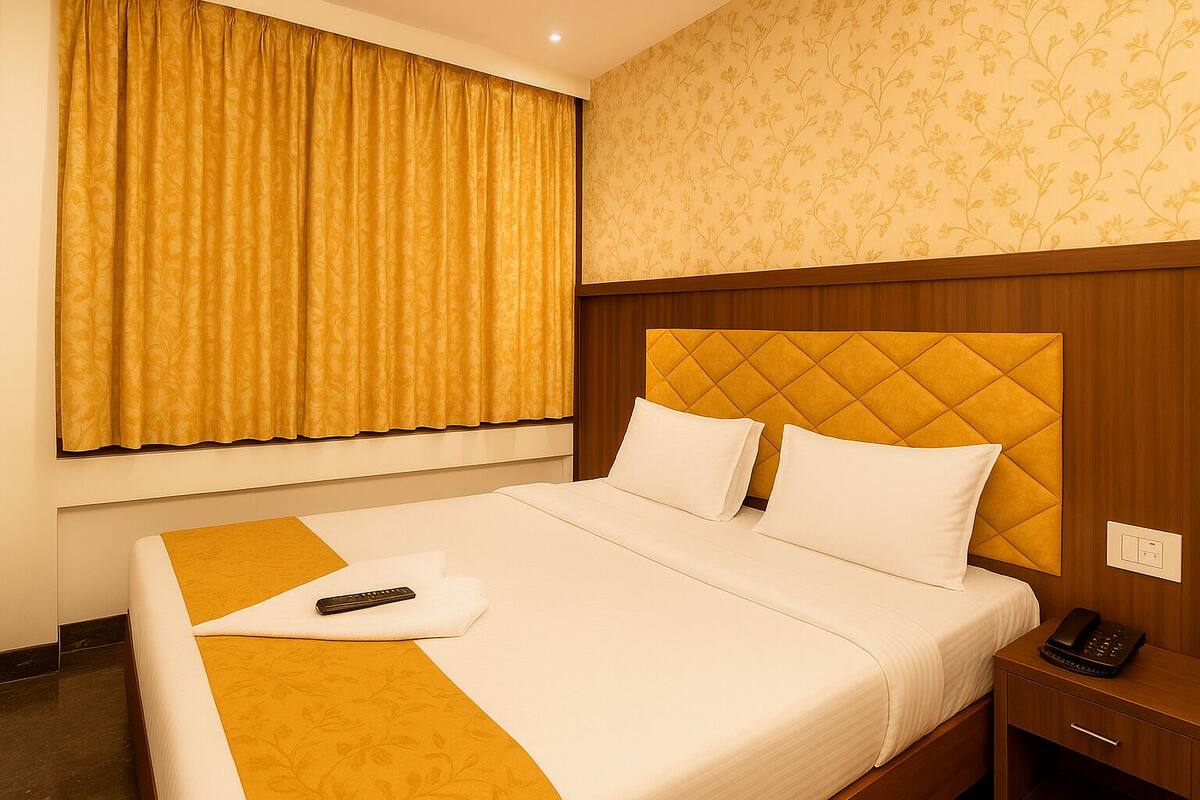 Deluxe Double Room, City View | Desk, laptop workspace, free WiFi