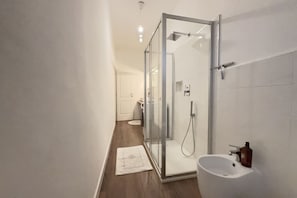 Shower, bidet, towels - 5 minutes' walk from the Olympic Stadium (Turin)