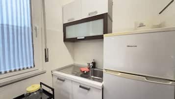 Kühlschrank, Mikrowelle, Toaster, Hochstuhl