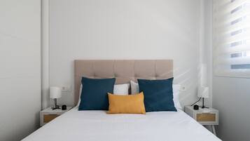 2 slaapkamers, een strijkplank/strijkijzer, reisbedje, wifi