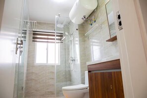 Towels, soap, toilet paper - Elegant Resort Retreat: Pool - Security - Balcony! (Sakumono)