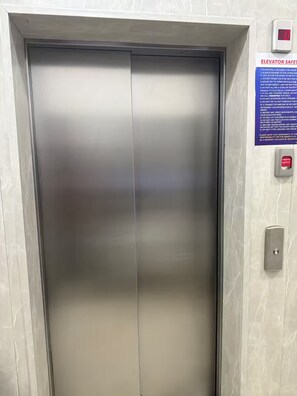 Interior - Trendy & Safe Oasis: Pool, Balcony, Parking, WiFi! (Sakumono)