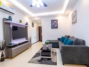 Living area - Trendy & Safe Oasis: Pool, Balcony, Parking, WiFi! (Sakumono)
