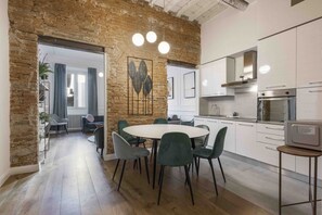 Fridge, microwave, toaster - Lotus San Frediano by MMega (Florence)