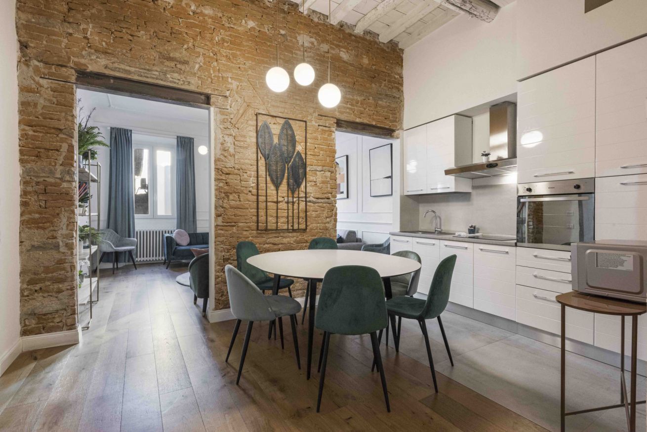 Réfrigérateur, four à micro-ondes, grille-pain