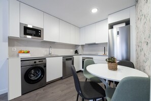Dining - New apartment, 20 minutes from Madrid (Getafe)