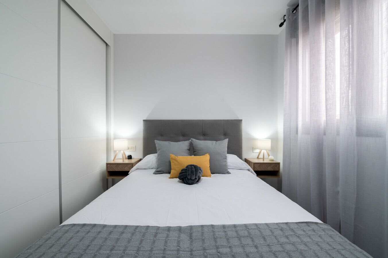 2 bedrooms, iron/ironing board, WiFi