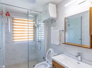 Handtücher, Seife, Toilettenpapier