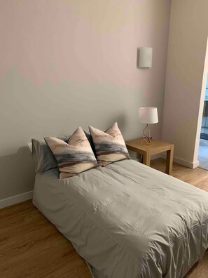 1 bedroom, iron/ironing board, internet, bed sheets