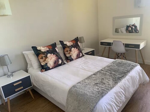 Lovely flat, walk to Glentana beach... Play golf!