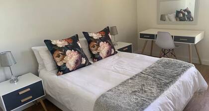 Lovely flat, walk to Glentana beach... Play golf!