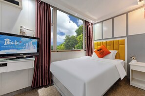 Economy Single Room | Laptop workspace, blackout drapes, soundproofing, iron/ironing board - Yueduo Selected Hotels (Guangzhou)