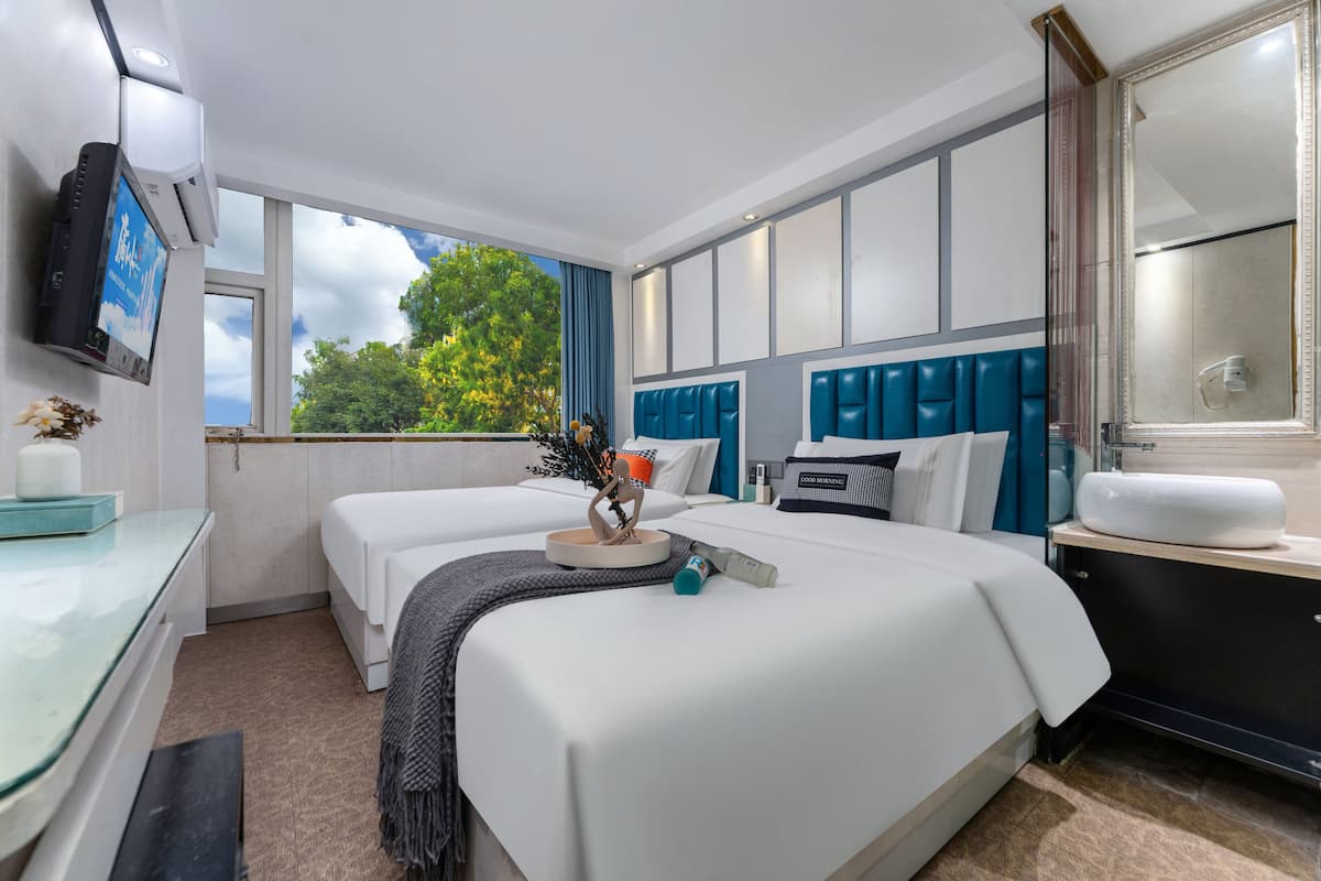 Business Twin Room | Individually decorated, individually furnished, laptop workspace