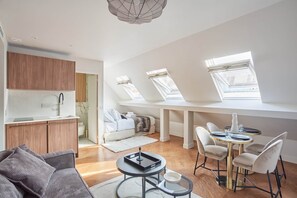 Apartment | Living area - New Apartment Center of Paris/le Marais (Paris)