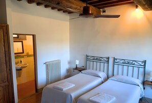 2 bedrooms, WiFi - Holiday Home 'Capriata' with Shared Pool, Wi-Fi and Air Conditioning (Bagno a Ripoli)