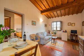 TV - Holiday Home 'Arco' with Shared Pool, Wi-Fi and Air Conditioning (Bagno a Ripoli)