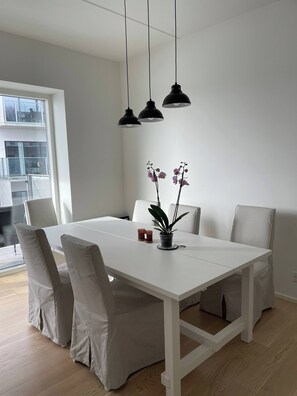 Huoneisto, 1 makuuhuone, esteetön, parveke | Ruokasali