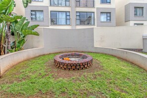 Property grounds - Retro Pop FREE Parking Fast WiFi Pool (Sandton)